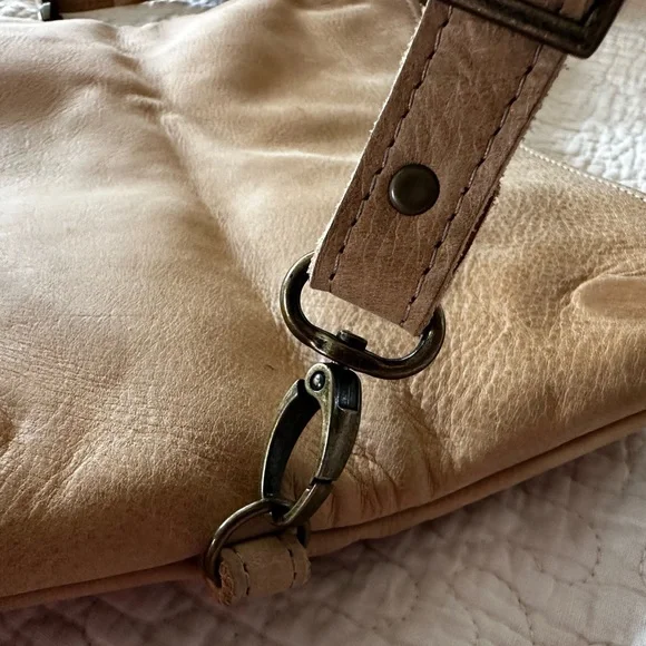Authentic Brynn Capella Jenne Foldover Crossbody - tan (Gold Dust) MADE IN USA - Picture 5 of 16